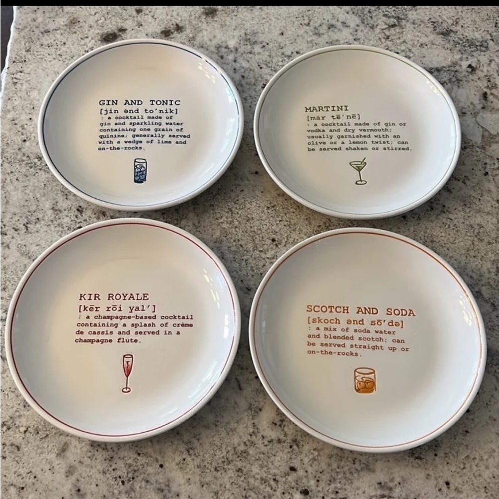 POTTERY BARN Set of 4 Round Cocktails Defined Plates